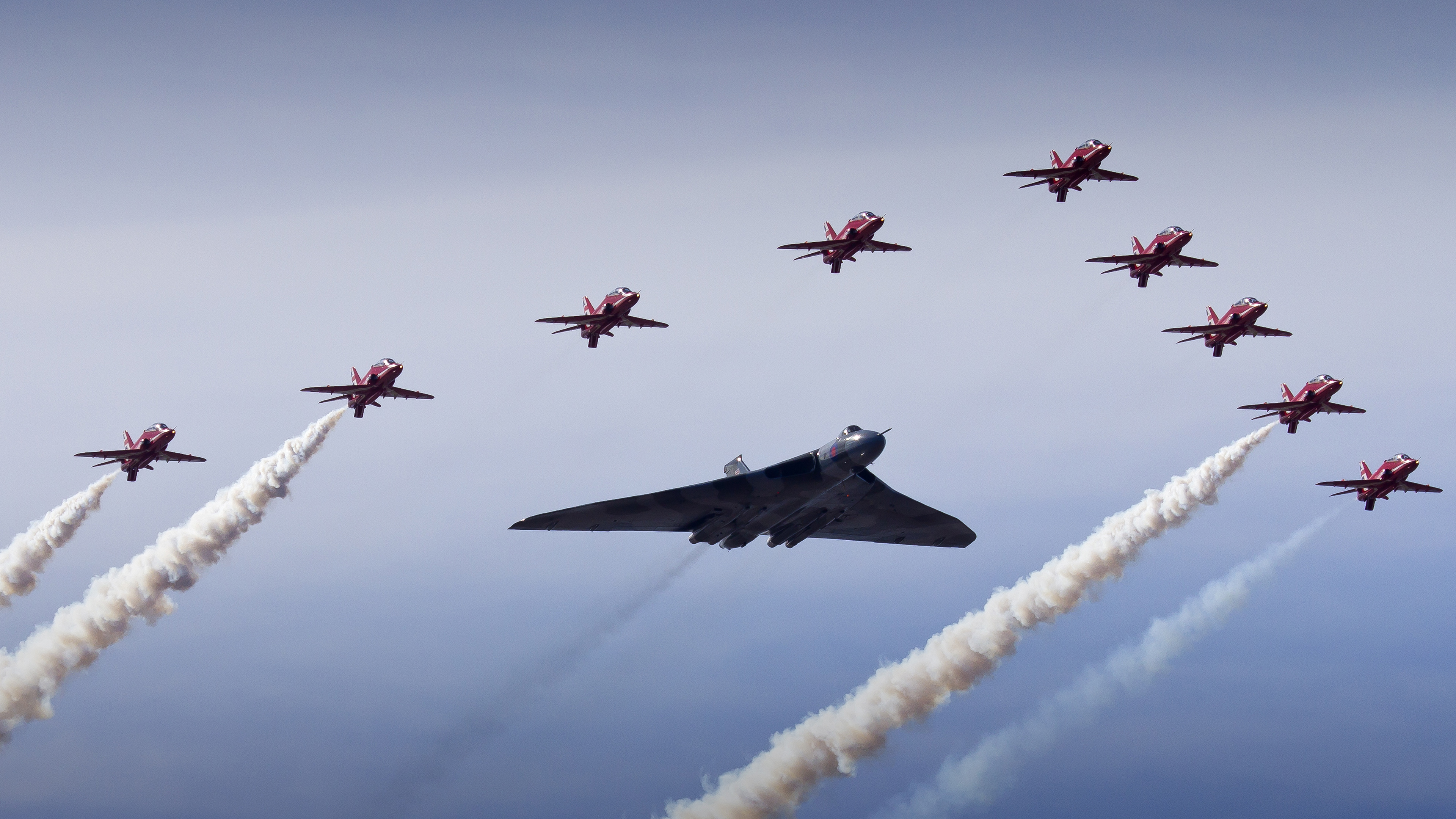 Vulcan Bomber Red Arrows 4K8953415808